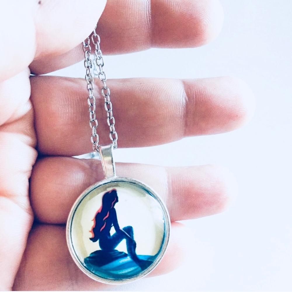 ARIEL Mermaid Necklace. NEW! - Picture 2 of 3